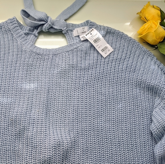 Ivy + Main Tie Back Sweater💙 - Picture 2 of 7